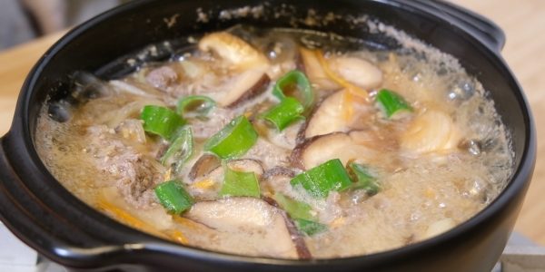 Bulgogi stew in an earthenware pot | Ttukbaegi-bulgogi | 뚝배기불고기